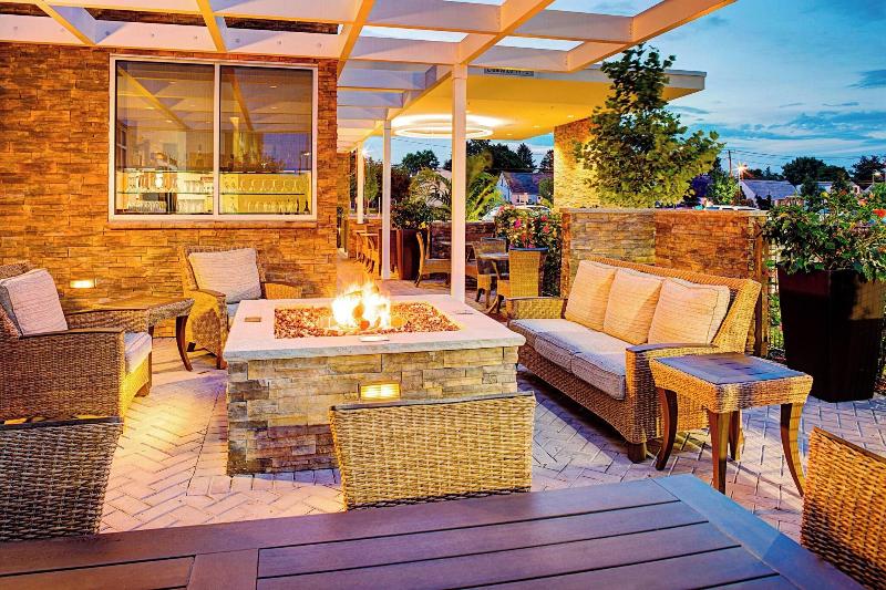 SpringHill Suites Carle Place Garden City - Teras