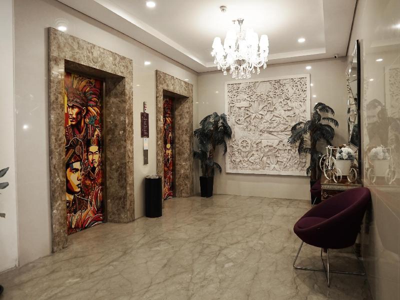 Maestro Hotel - Lobi