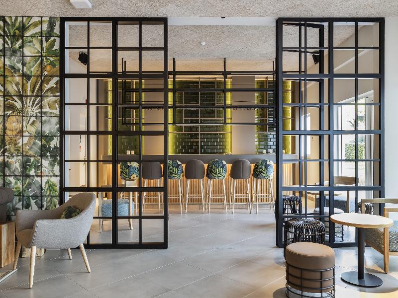 The Patio Suite Hotel - Bar