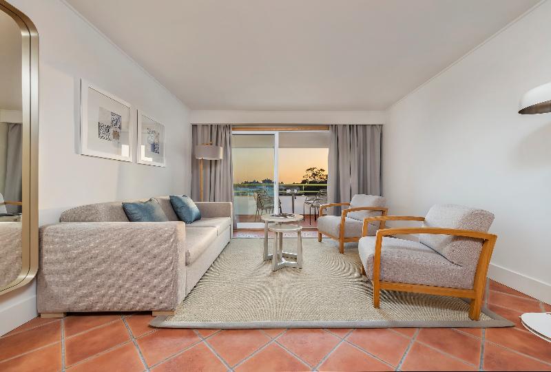 The Patio Suite Hotel - Oda