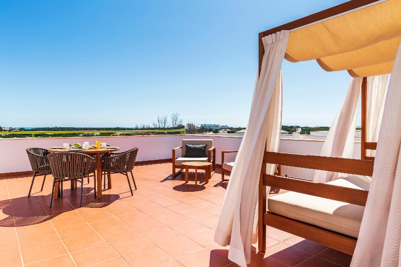 The Patio Suite Hotel - Oda