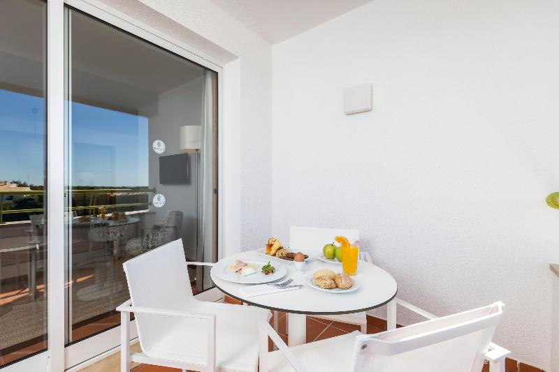 The Patio Suite Hotel - Oda