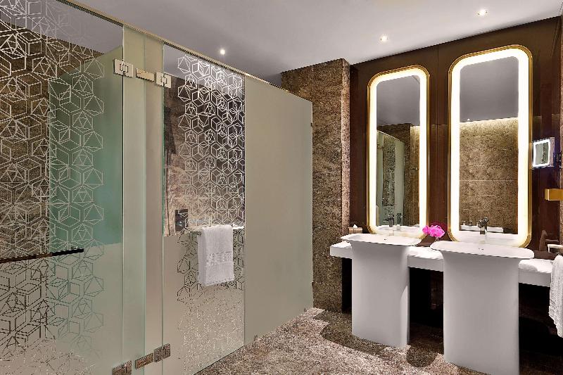 AlRayyan Hotel Doha, Curio Collection by Hilton - Oda