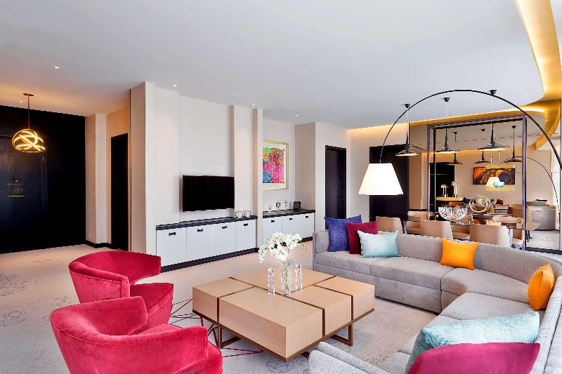 AlRayyan Hotel Doha, Curio Collection by Hilton - Oda