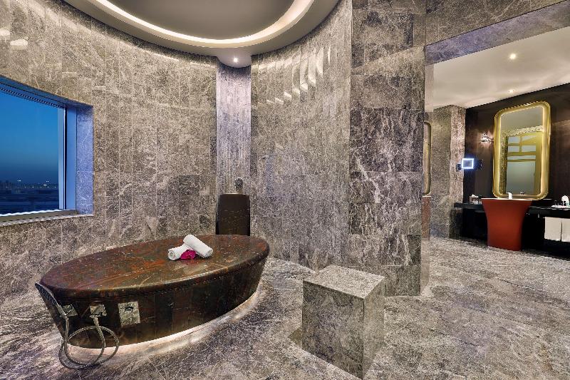AlRayyan Hotel Doha, Curio Collection by Hilton - Oda