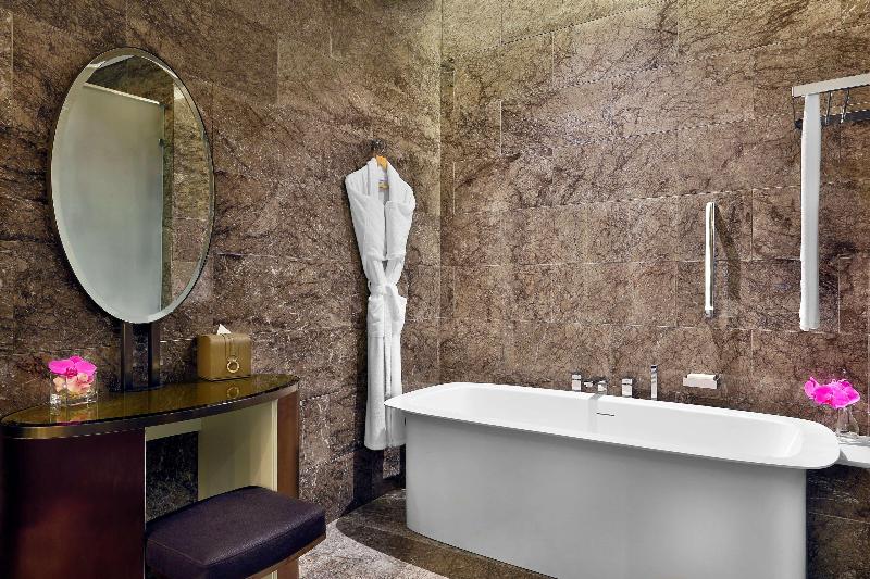 AlRayyan Hotel Doha, Curio Collection by Hilton - Oda