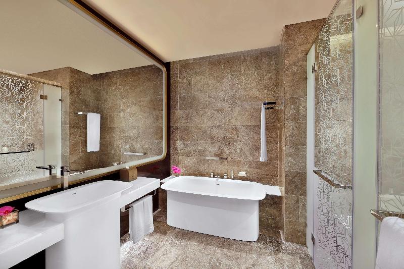 AlRayyan Hotel Doha, Curio Collection by Hilton - Oda