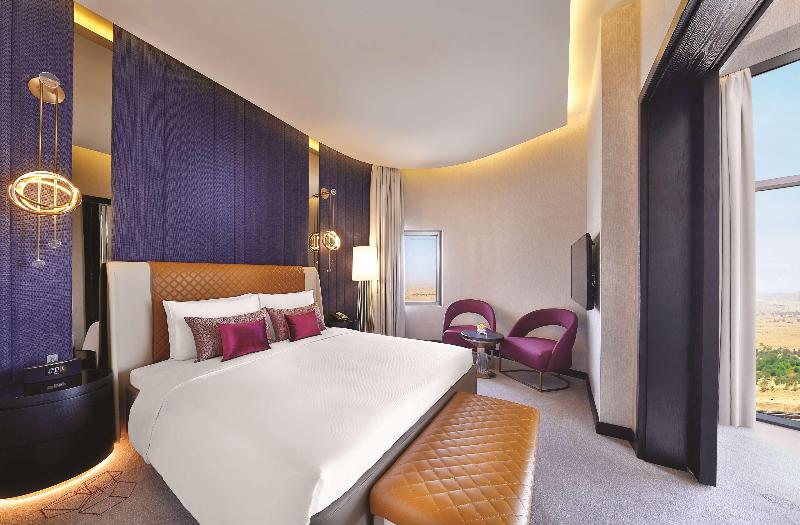AlRayyan Hotel Doha, Curio Collection by Hilton - Oda