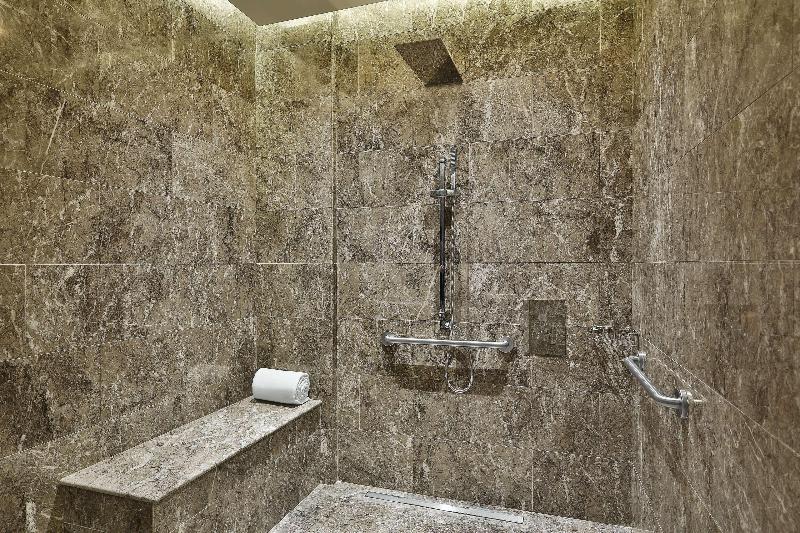 AlRayyan Hotel Doha, Curio Collection by Hilton - Oda