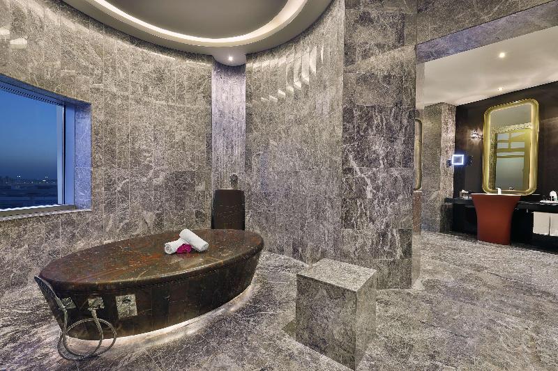 AlRayyan Hotel Doha, Curio Collection by Hilton - Oda