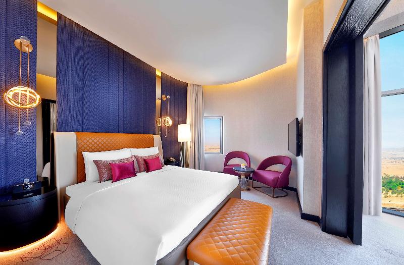 AlRayyan Hotel Doha, Curio Collection by Hilton - Oda