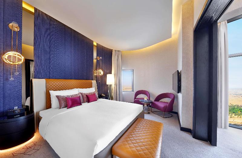 AlRayyan Hotel Doha, Curio Collection by Hilton - Oda