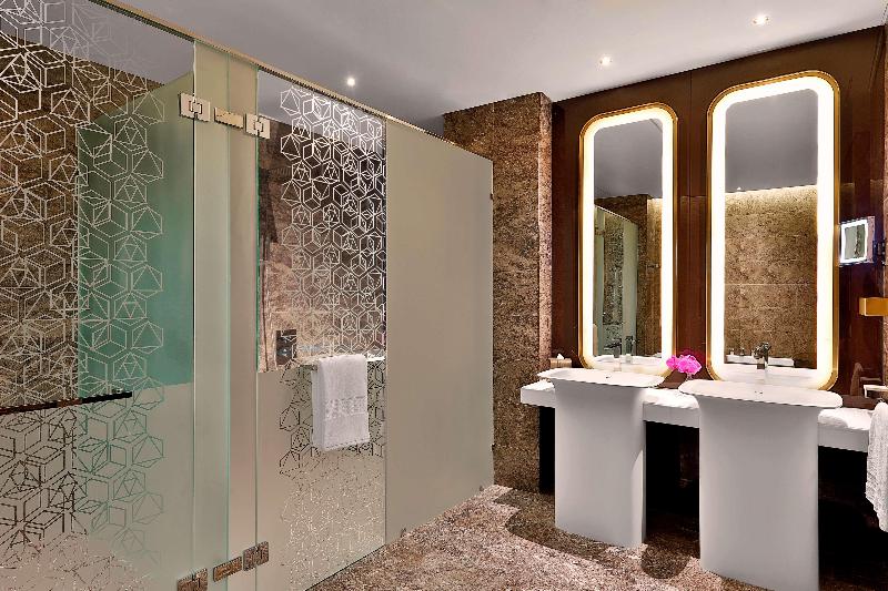 AlRayyan Hotel Doha, Curio Collection by Hilton - Oda