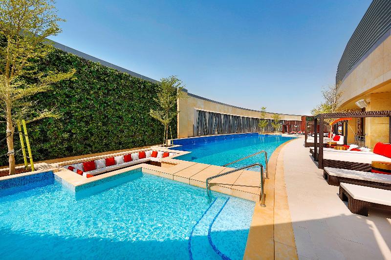 AlRayyan Hotel Doha, Curio Collection by Hilton - Havuz