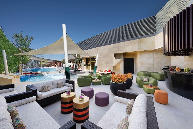 AlRayyan Hotel Doha, Curio Collection by Hilton - Havuz
