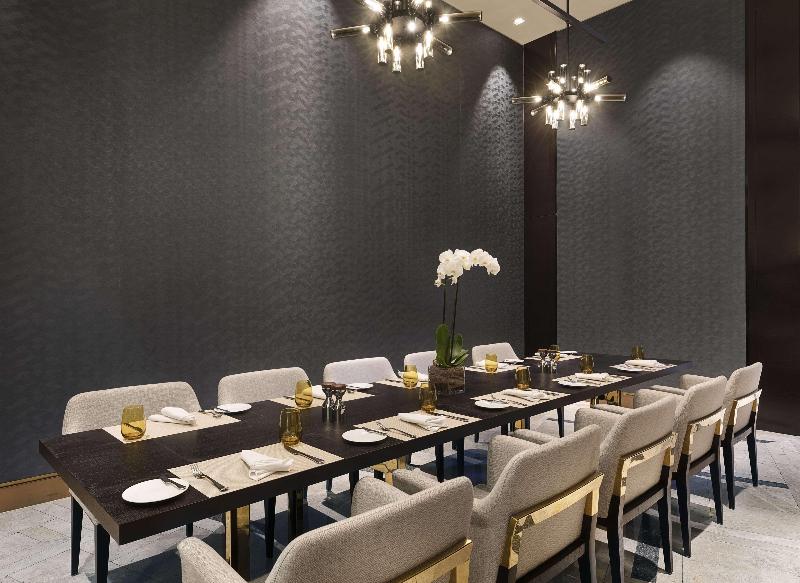 AlRayyan Hotel Doha, Curio Collection by Hilton - Restoran