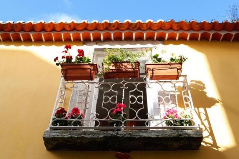 Alfama Yellow House - Genel