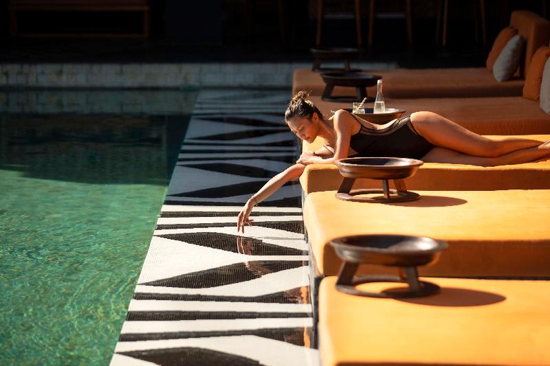 Indigo Bali Seminyak Beach - Havuz