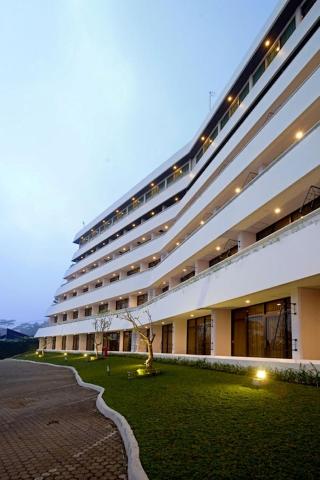 Surya Hotel and Cottage Prigen ,Tretes otel fotoğrafı