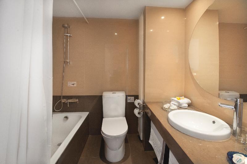 Louis Phaethon Beach - Oda