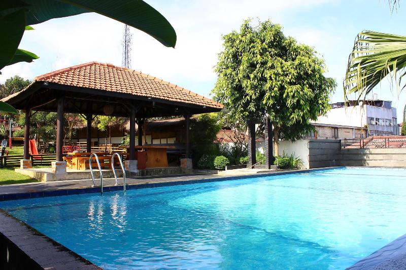 The Rizen Hotel Cisarua - Havuz