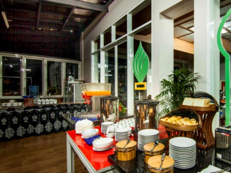 The Rizen Hotel Cisarua - Restoran