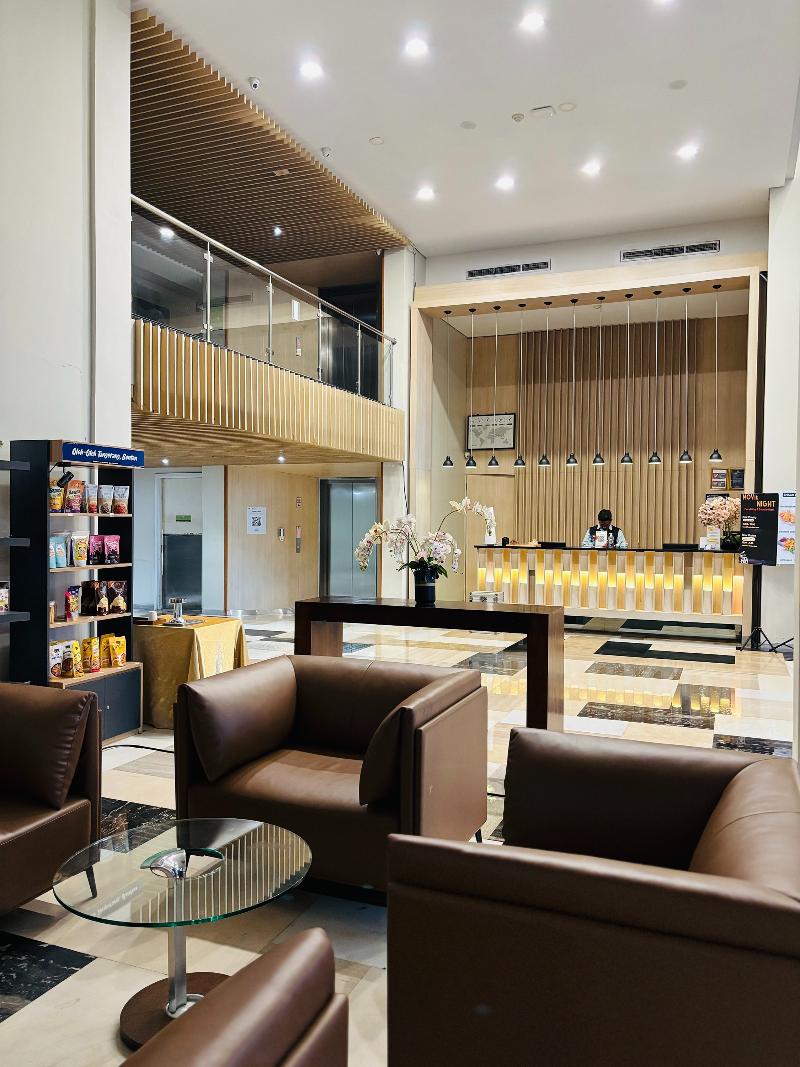 Lemo Hotel Serpong By Zuzu - Lobi