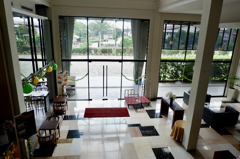 Lemo Hotel Serpong By Zuzu - Genel