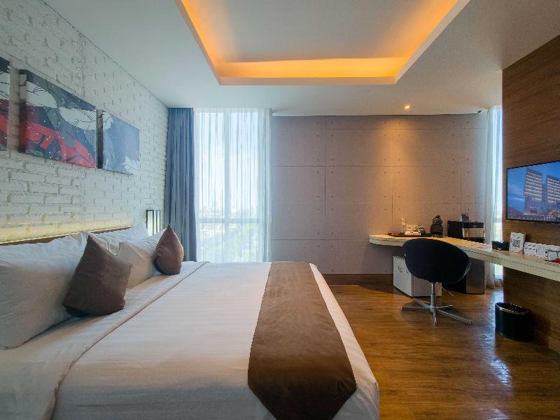 Luminor Hotel Jemursari - Oda
