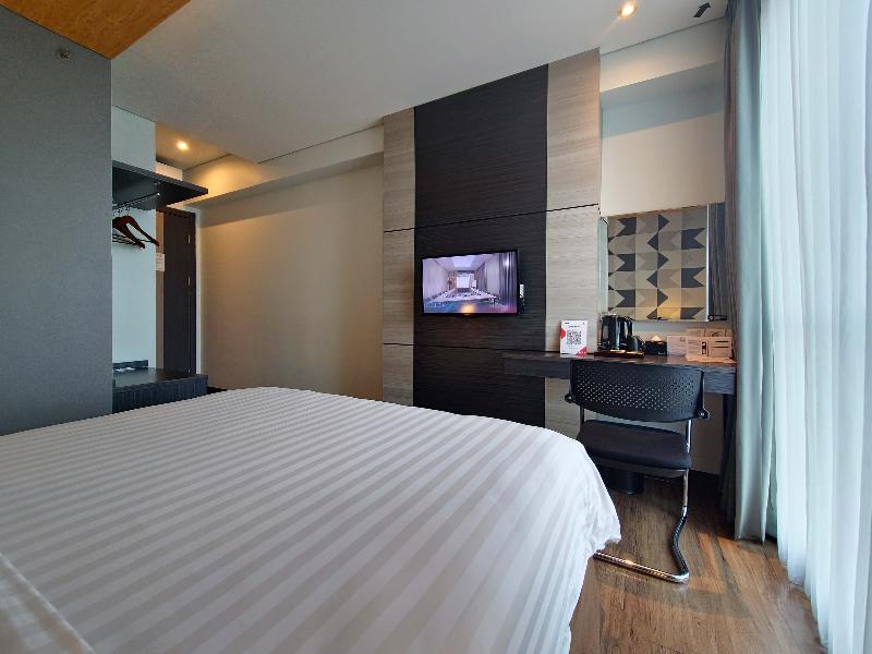 Luminor Hotel Jemursari - Oda