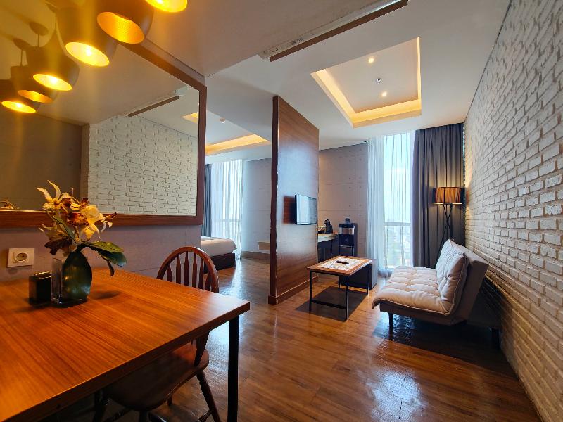 Luminor Hotel Jemursari - Oda