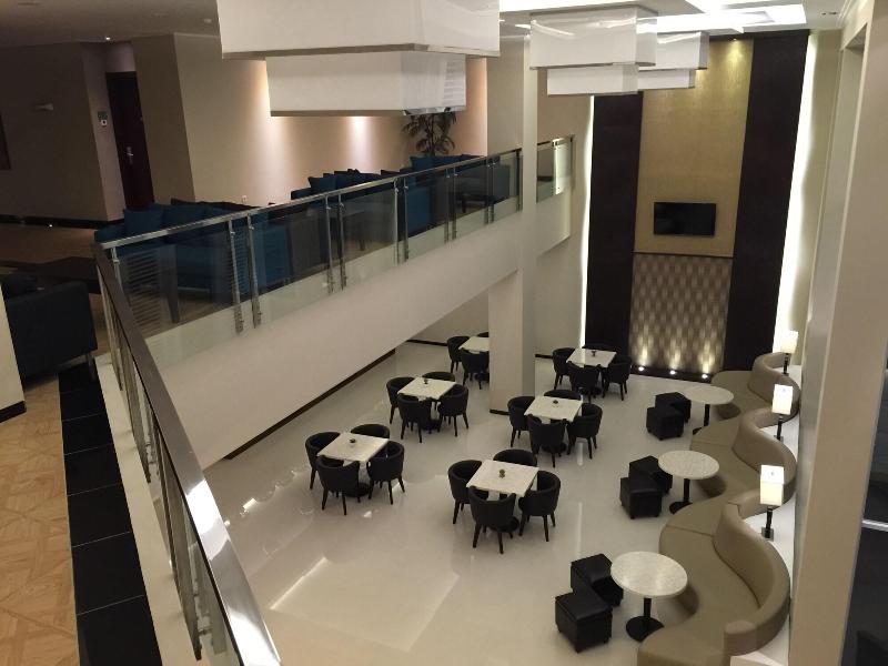 M Premiere Hotel Dago Bandung - Bar