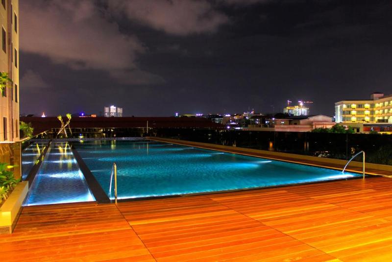 I Hotel Baloi Batam - Havuz