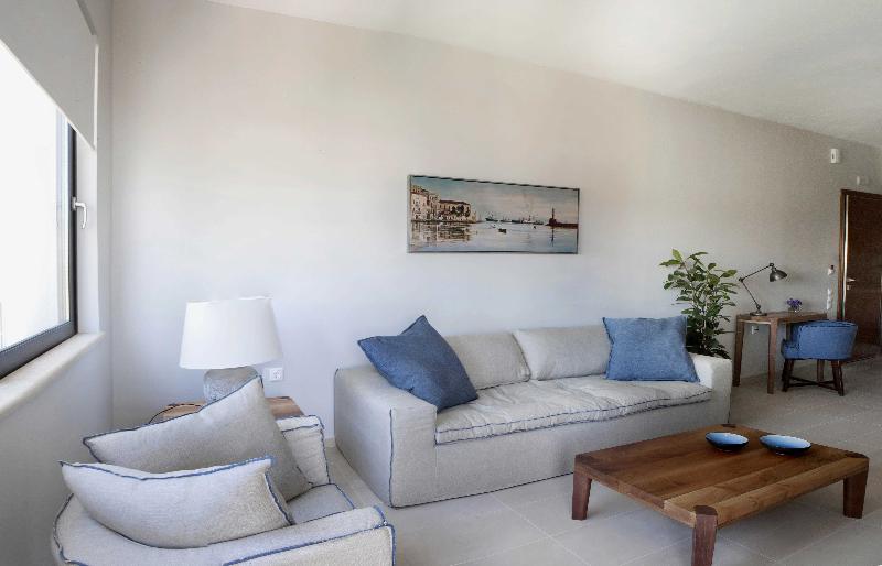 Aethrion Boutique Homes - Oda