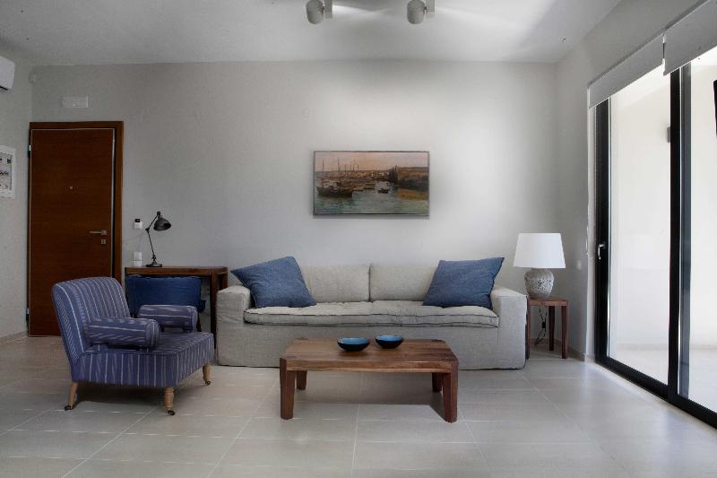 Aethrion Boutique Homes - Oda