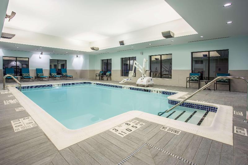 Hampton Inn & Suites Yonkers - Westchester - Havuz
