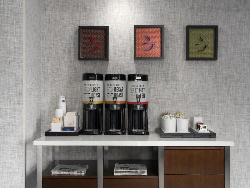 Hampton Inn & Suites Yonkers - Westchester - Restoran