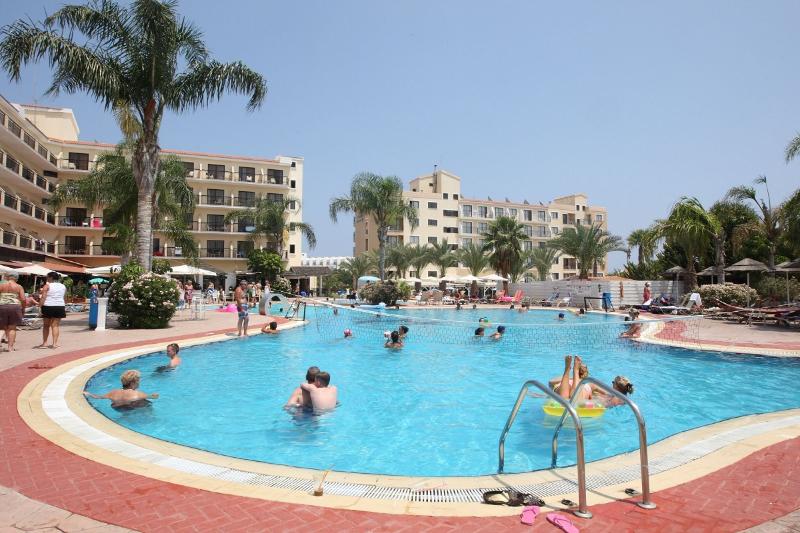 Tsokkos Gardens - Havuz