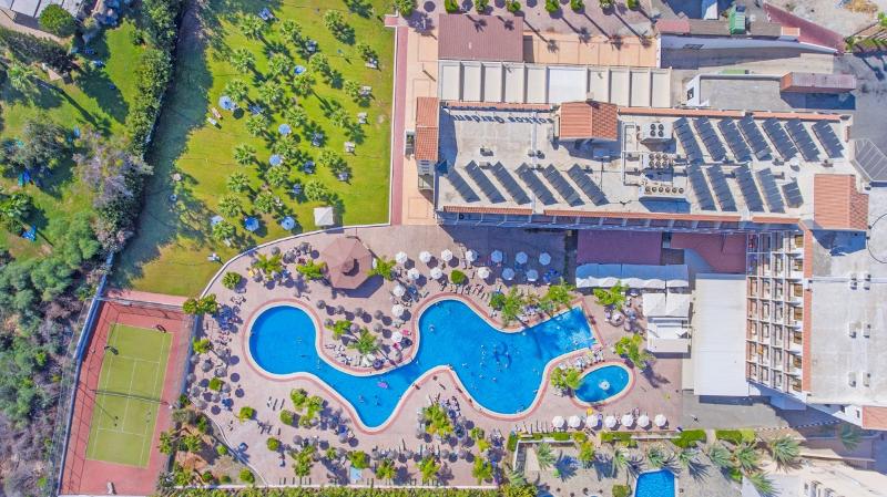 Tsokkos Gardens - Havuz
