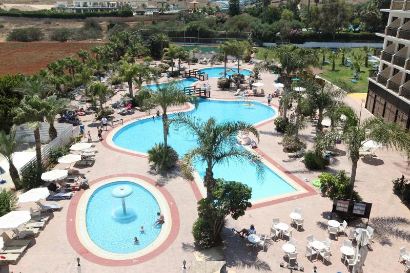 Tsokkos Gardens - Havuz