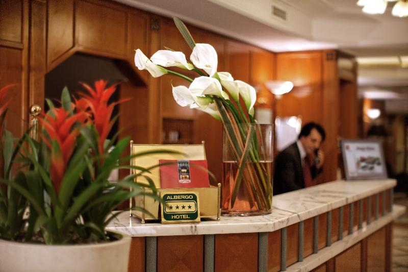 Hotel Capitol - Lobi