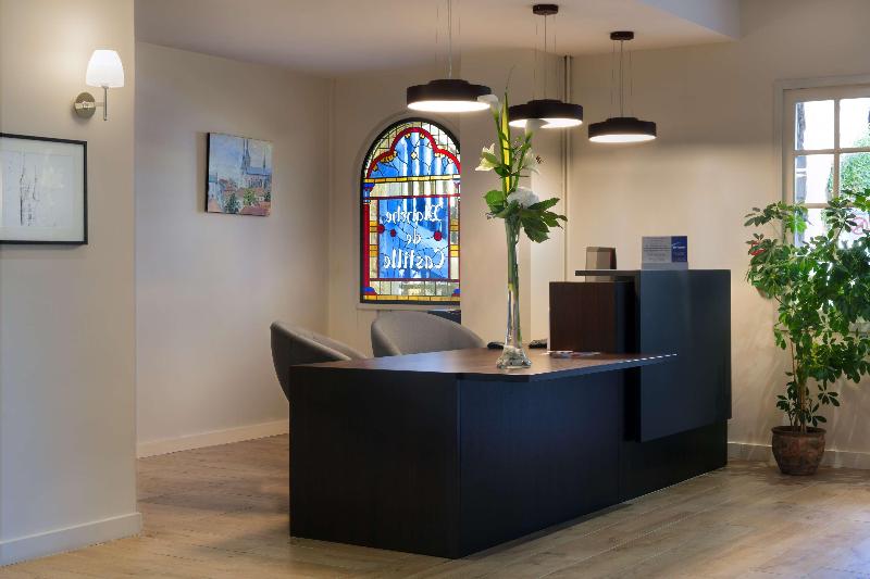 Best Western Blanche De Castille Dourdan - Lobi