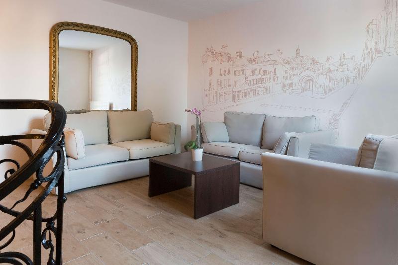 Best Western Blanche De Castille Dourdan - Lobi