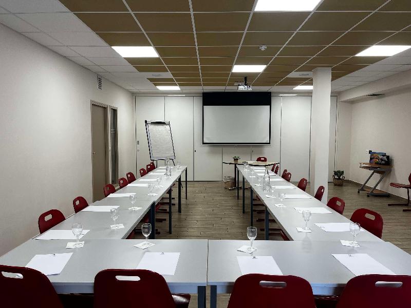 Best Western Blanche De Castille Dourdan - Toplantı
