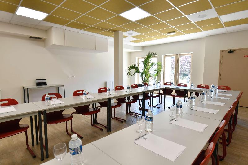 Best Western Blanche De Castille Dourdan - Toplantı