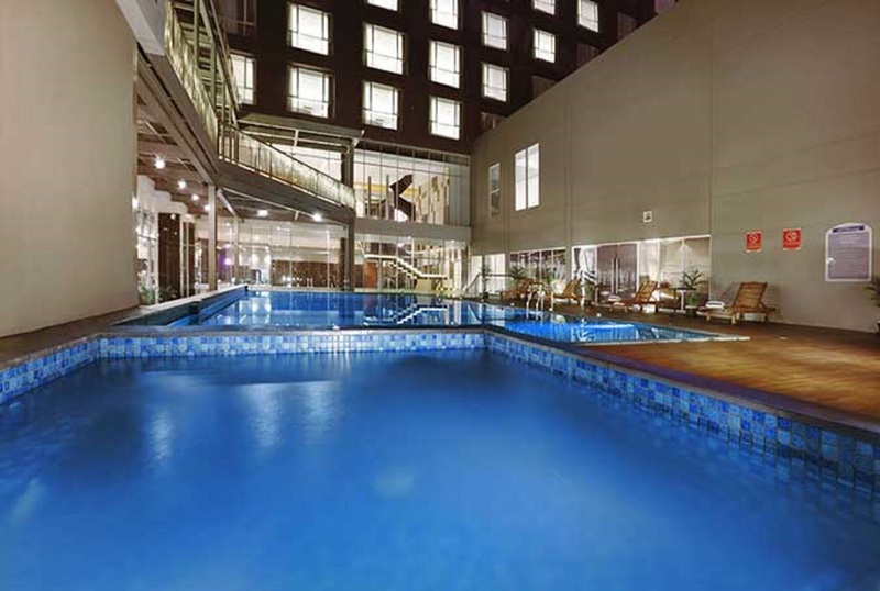 ASTON Pasteur Hotel Bandung - Havuz