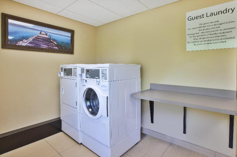 Holiday Inn Express & Suites Geneva Finger Lakes - Genel