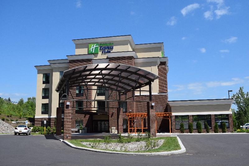 Holiday Inn Express & Suites Geneva Finger Lakes - Genel