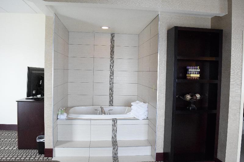 Holiday Inn Express & Suites Geneva Finger Lakes - Oda
