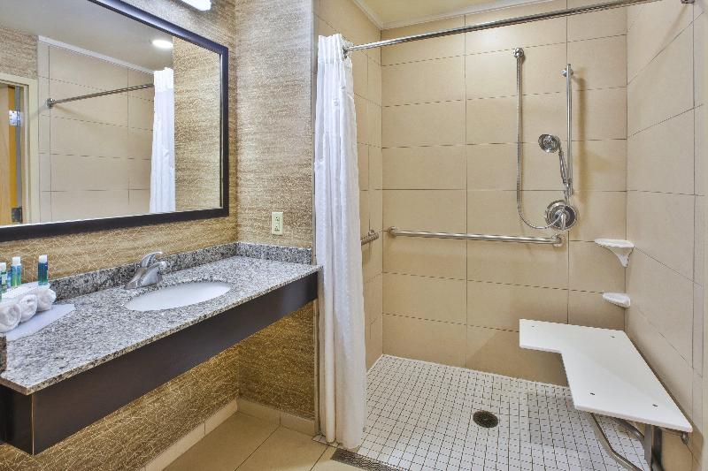 Holiday Inn Express & Suites Geneva Finger Lakes - Oda